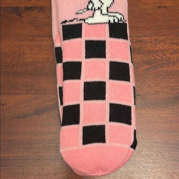 Peanuts Pink Sherpa Sock with Snoopy Black Checkered Design New size OSFM - Picture 4 of 5